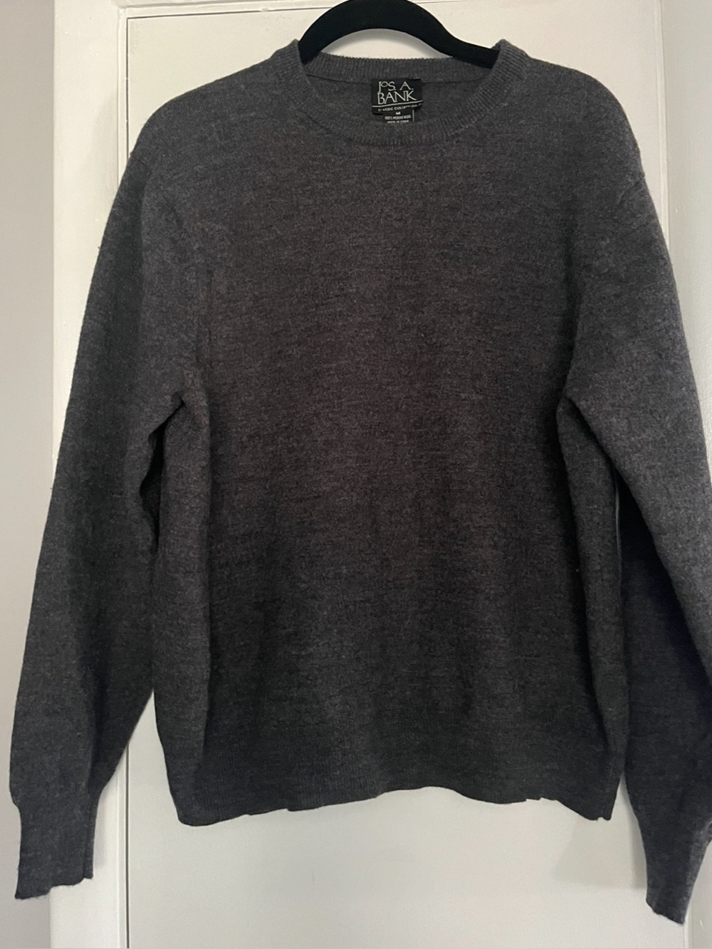 Jos A Bank 100% Merino Wool Gray Knit Sweater Quiet Luxury Minimalist Men’s S/M